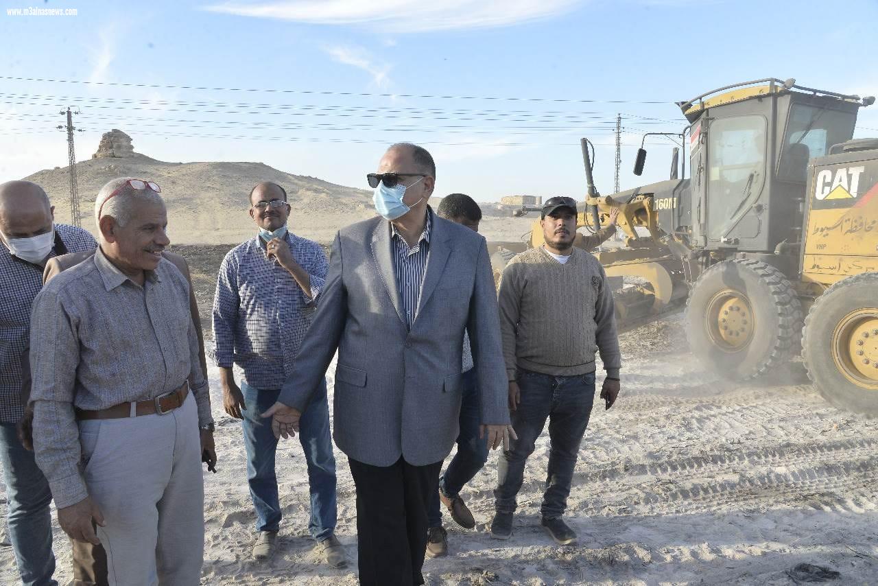 محافظ أسيوط يتفقد أعمال تطوير ورفع كفاءة طريق المطار والصحراوى الغربي ومدخل مدينة ناصر الجديدة ضمن خطة المحافظة لتطوير الطرق ورفع كفائتها