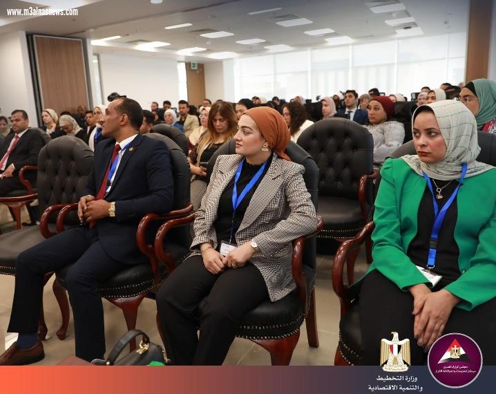 رئيس جامعه اسيوط ووزير التخطيط والتنمية الاقتصادية ومبادرة الشباب التدريبي