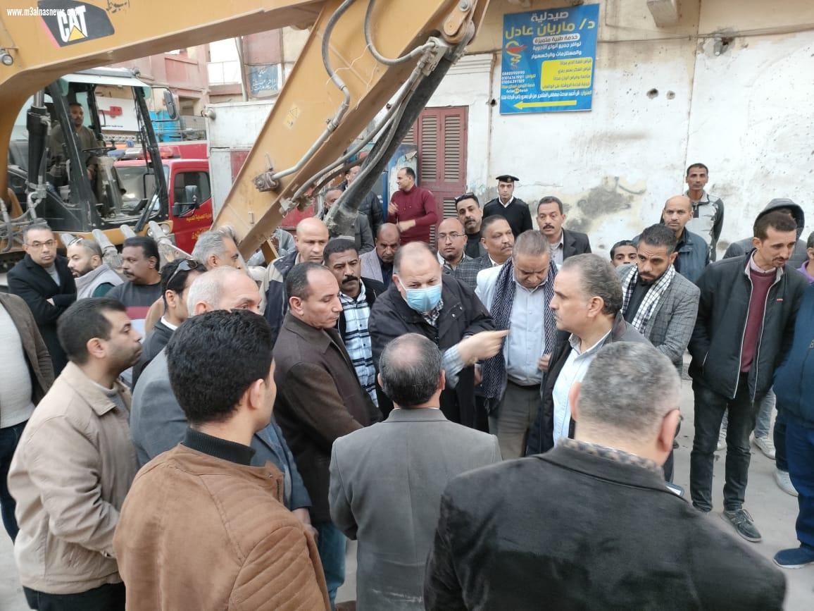  إنقاذ سيدة مسنة وفتاة وانتشال 3 جثث من أسفل عقار أسيوط