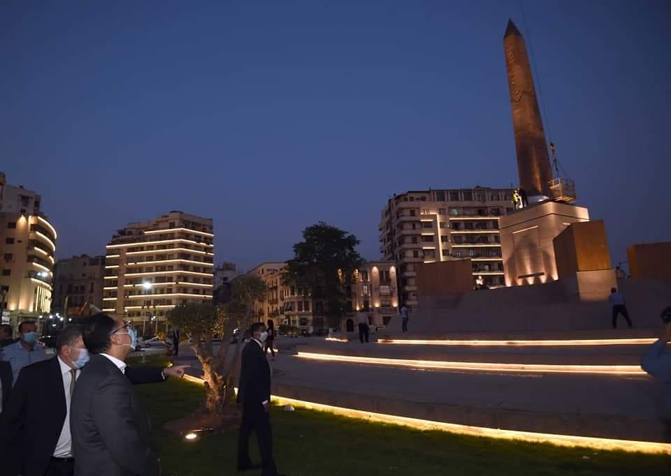رئيس الوزراء يتفقد المرحلة النهائية لمشروع إضاءة ميدان التحرير بعد تطوير