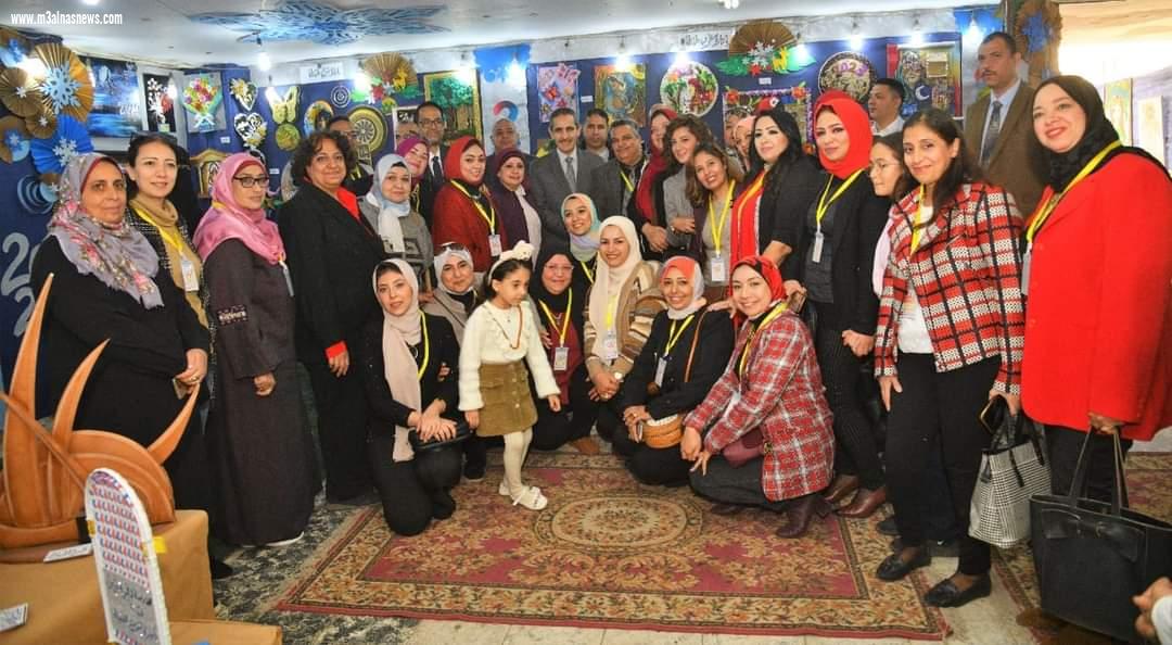 رحمي يفتتح المعرض السنوي للتقويم الميلادي واللوحات الزيتية 2023