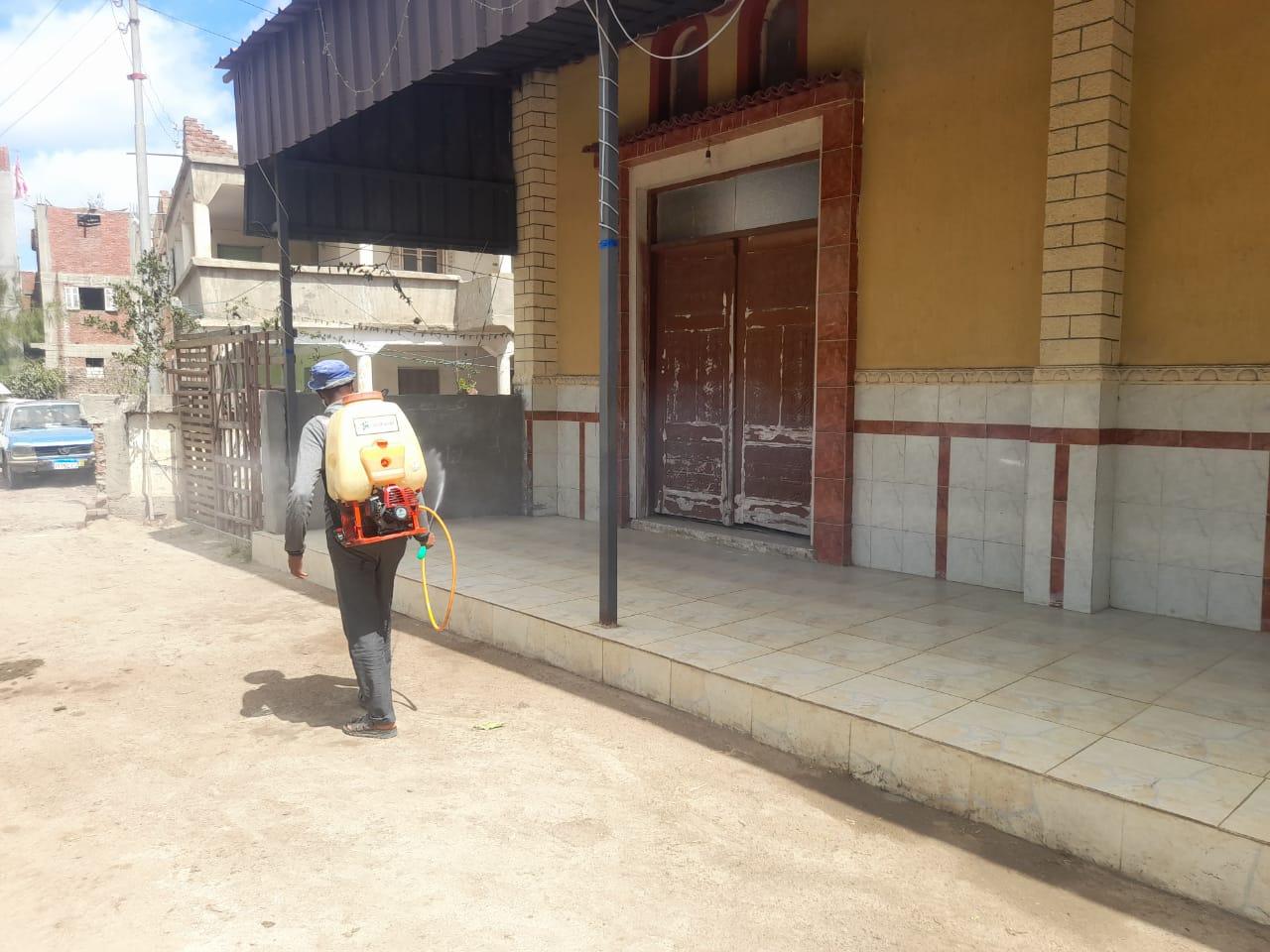 بالصور.. نور الدين يتابع أعمال التطهير والتعقيم لافتتاح مسجد.. وغرف العمليات لم ترصد مخالفات