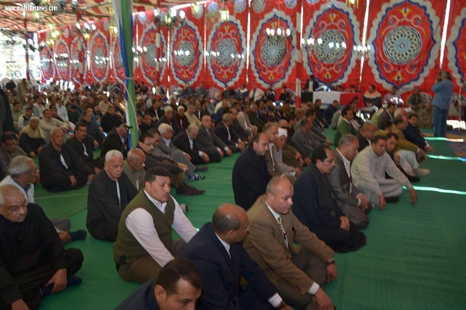 محافظ الغربية والقيادات الأمنية يؤدون واجب العزاء في الشهيد شادي العاصي