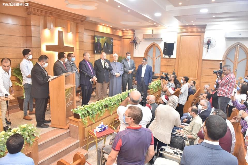 محافظ أسيوط ورئيس الطائفة الانجلية بمصر يشهدان إفتتاح كنيسة الناصرية الإنجيلية بمركز الفتح بعد تجديدها