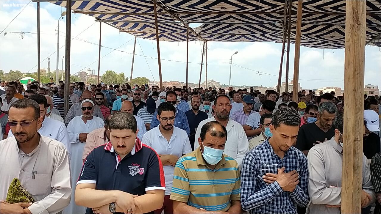 حمدين صباحى.. يؤدى صلاة الجنازة على شقيقته ببلطيم بحضور أبوعيطة