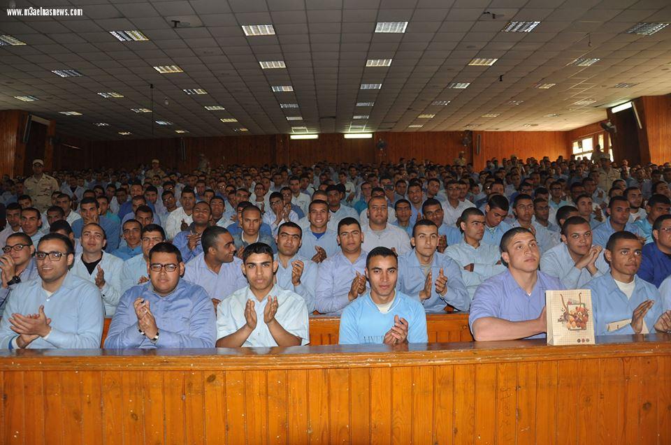 رئيس جامعة كفر الشيخ يلتقي بالطلاب المشاركين في دورة التربية العسكرية: 