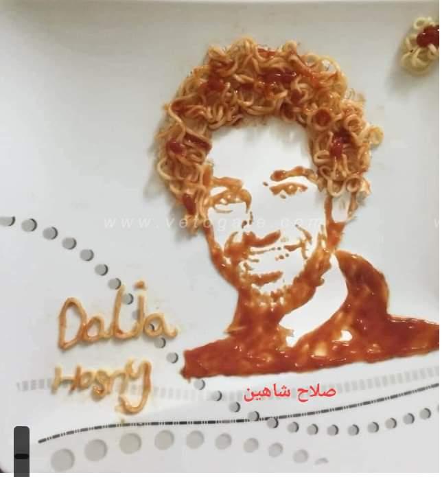 فتاه بالدقهليه تبدع وترسم محمد صلاح ويوسف الشريف بالمكرونه والثاني بالكنافه والشيكولاتة 