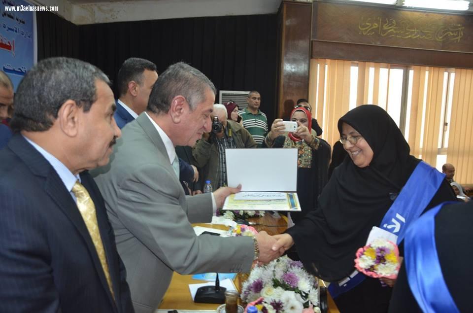 محافظ كفرالشيخ يكرم 10 أمهات مثاليات في احتفالية عيد الأم