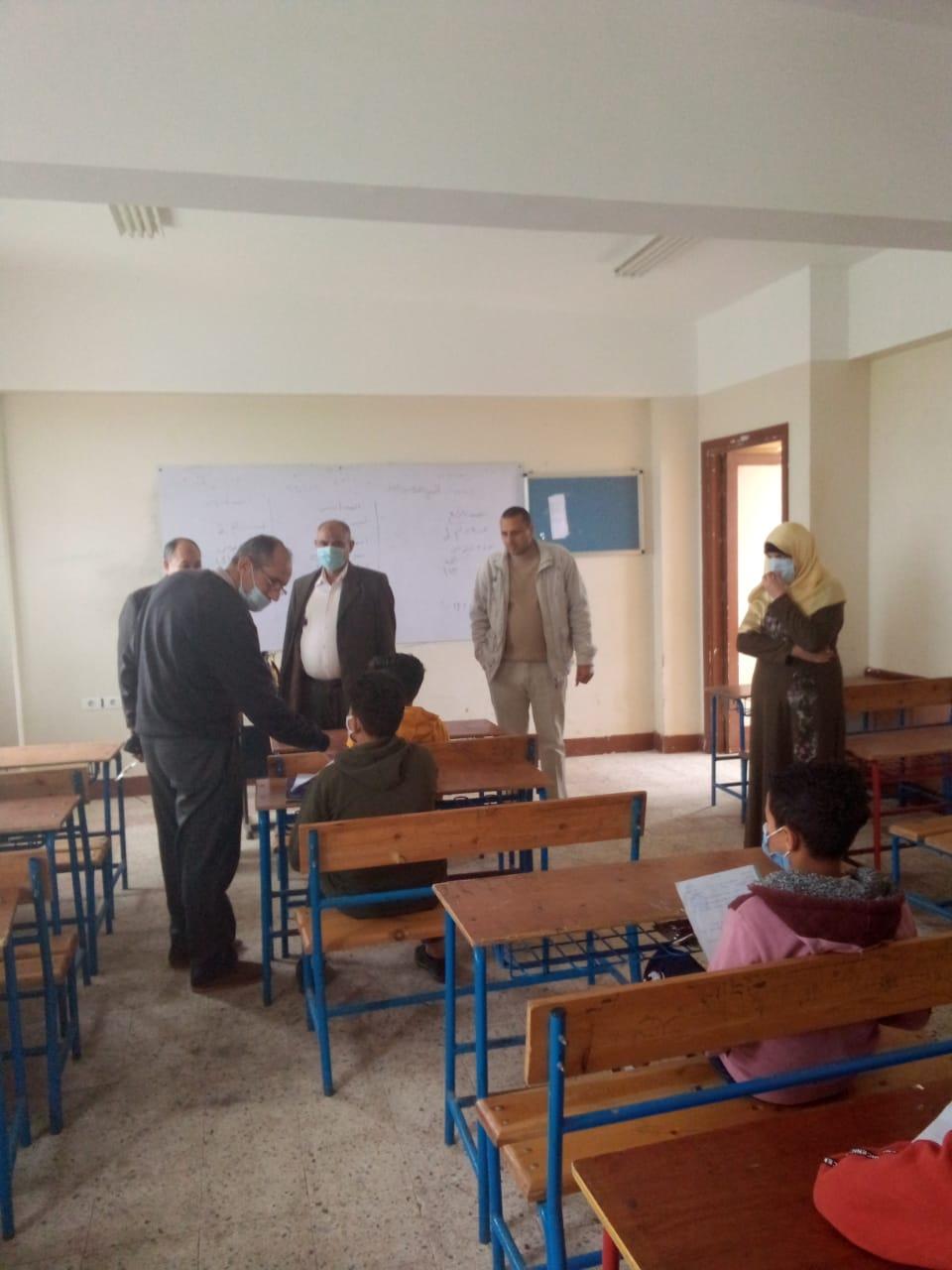 محافظ كفرالشيخ يشيد بتطبيق الإجراءات الاحترازية بالمدارس وأداء الطلاب للامتحان الالكتروني بنسبة  99%