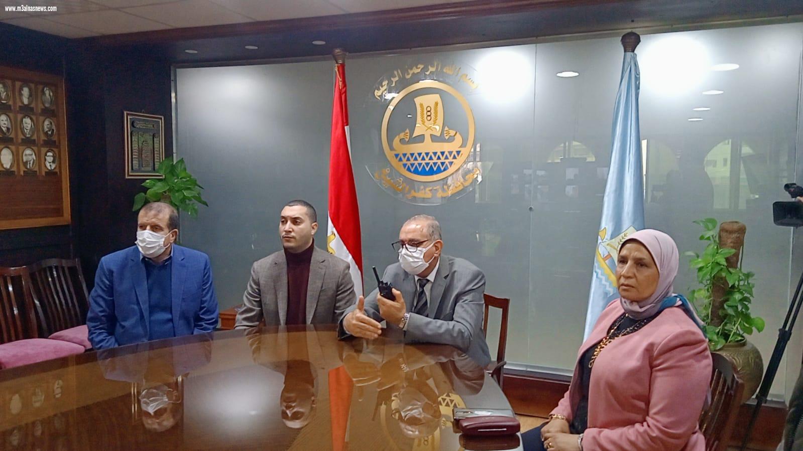 محافظ كفر الشيخ يتابع خلال تقنية البث المباشر أعمال رفع المياه مع رؤساء المدن وتداعيات موجة الطقس 