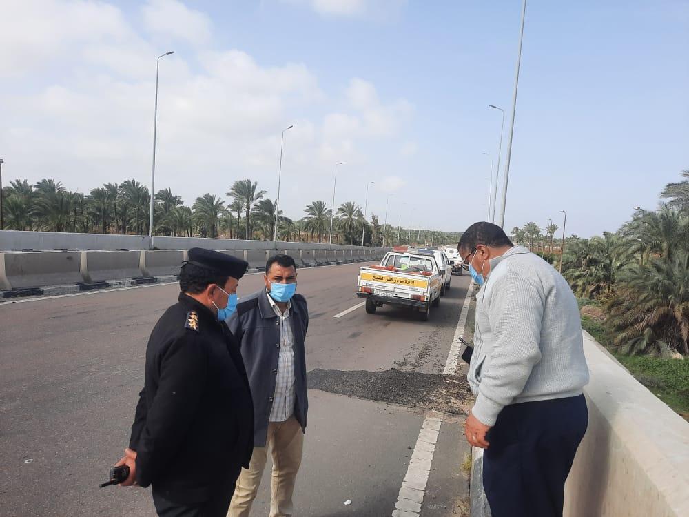 هبوط ارضي بكوبري الشيخ مبارك بكفر الشيخ..صور