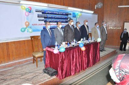 دكتور عبد الرازق دسوقي..يلتقي طلاب كليات التربية و الطب البيطري والألسن 