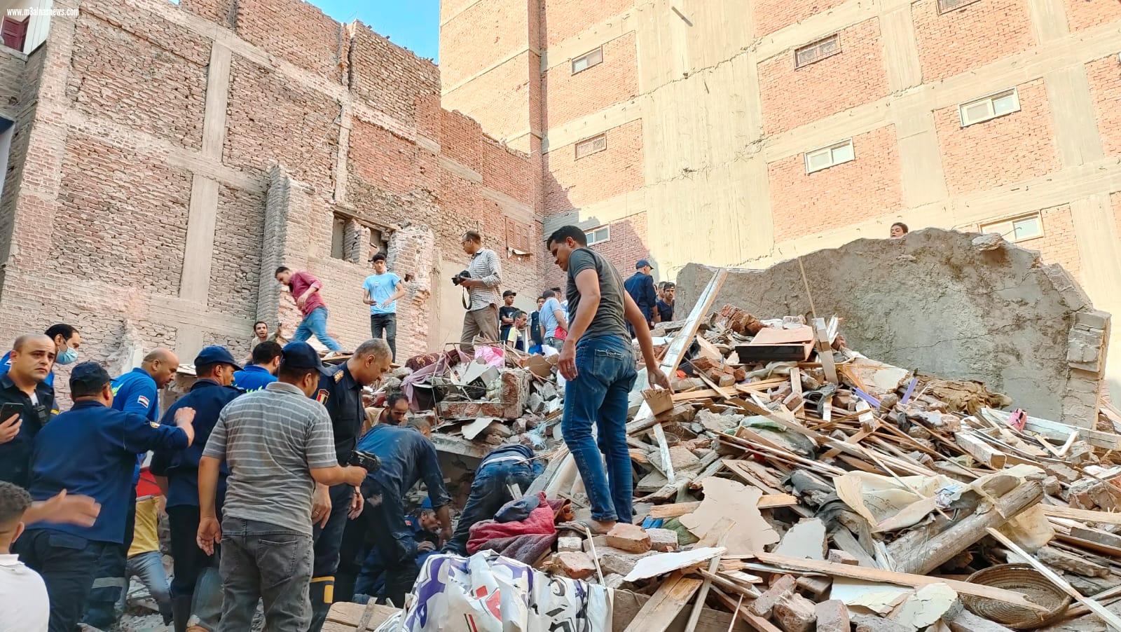 انهيار منزل بحي شرق باسيوط البحث عن مفقودين وإنقاذ 5 اشخاص