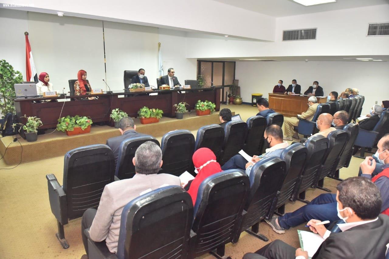 بحضور وفد برنامج التنمية المحلية بصعيد مصر سكرتير عام أسيوط يترأس اجتماع لجنة التخطيط المحلي لبرنامج التنمية المحلية بصعيد مصر لمناقشة خطة الديوان العام وخطط مديريات الخدمات وشركات المرافق للعام المالي (2022/2023)