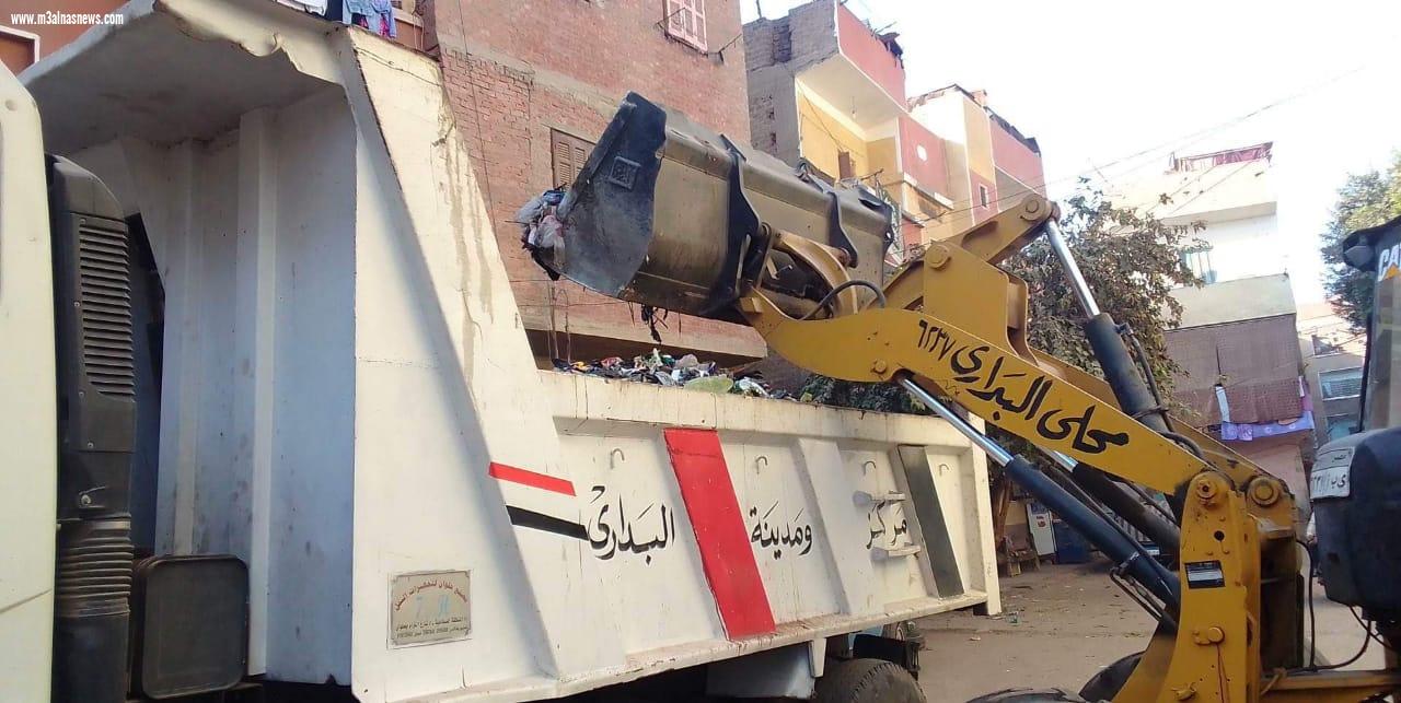 محافظ أسيوط يتابع حادث انهيار منزل بقرية رميح بمنفلوط