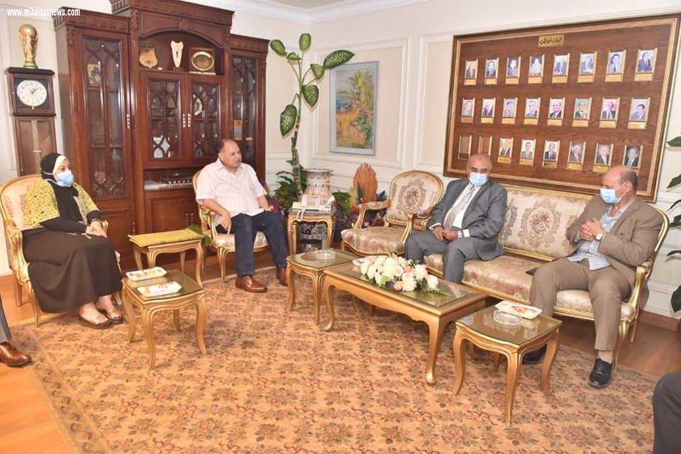 محافظ أسيوط يلتقي رئيس شركة