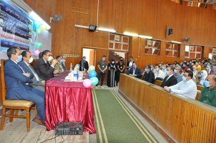 دكتور عبد الرازق دسوقي..يلتقي طلاب كليات التربية و الطب البيطري والألسن 