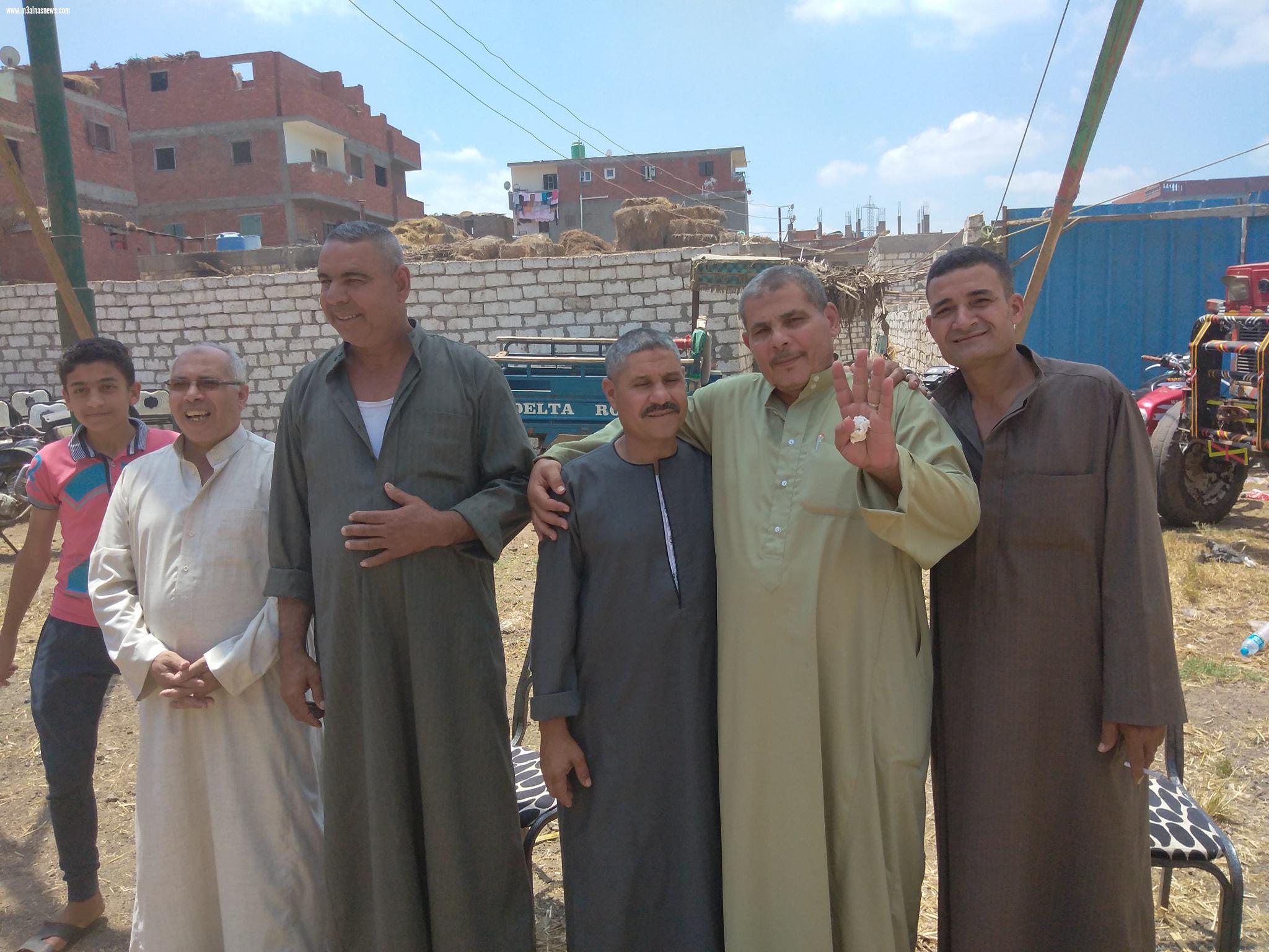 تهنئة بالزفاف السعيد.