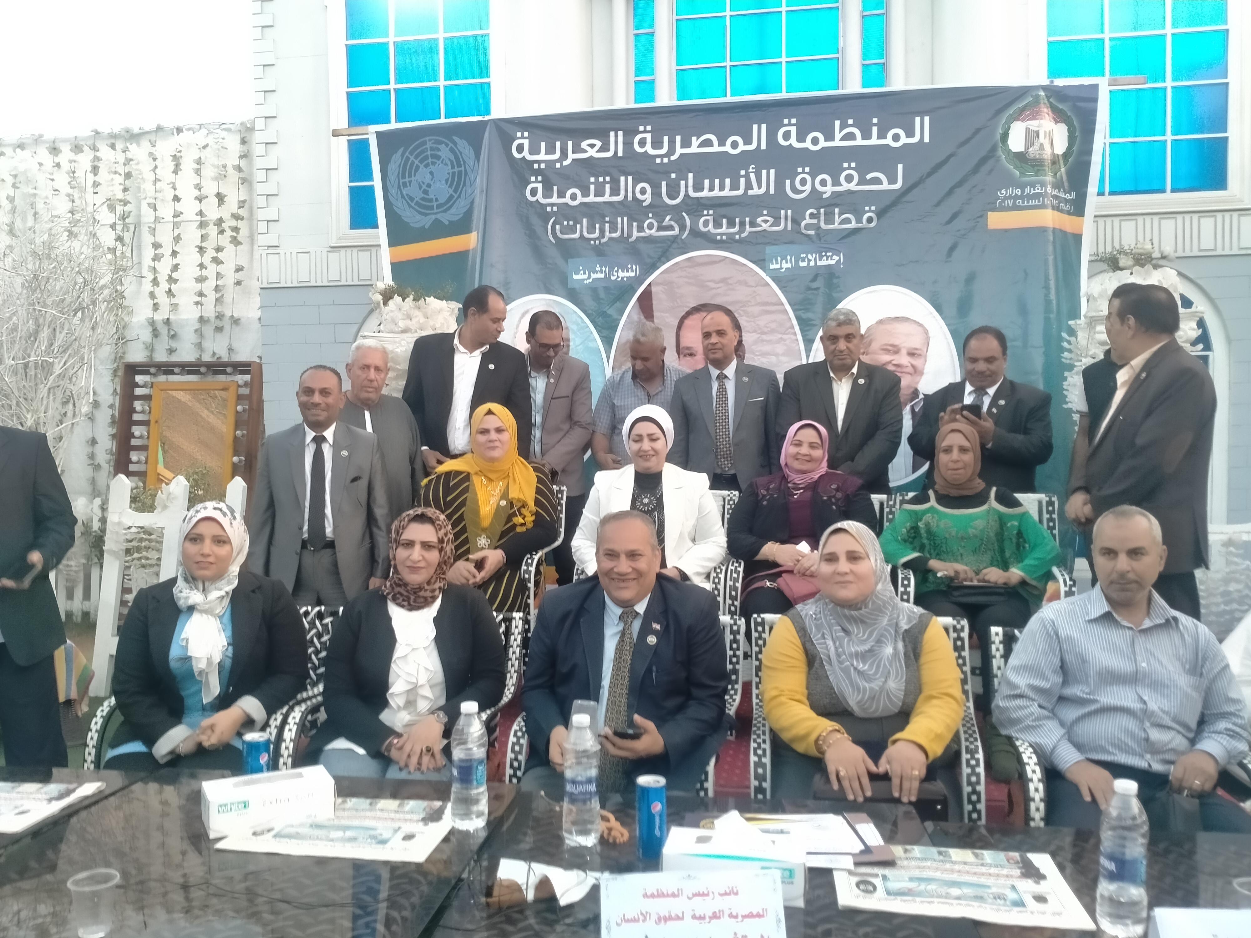 تكريم أسر الشهداء فى احتفال المنظمة المصرية لحقوق الإنسان بالمولد النبوى بكفرالزيات