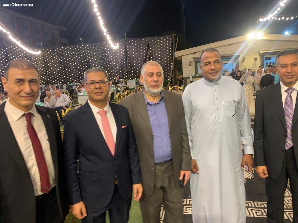 شحاتة يهنئ الشافعى بمناسبة زفاف ابنته