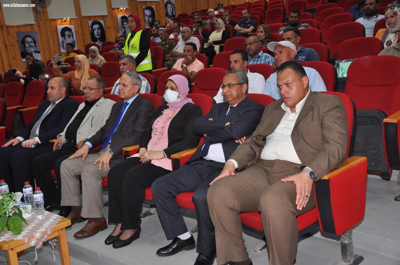 عرض مسرحي للحفاظ على البيئة والبرنامج الوطني يعرض برامج التوعية بكفر الشيخ