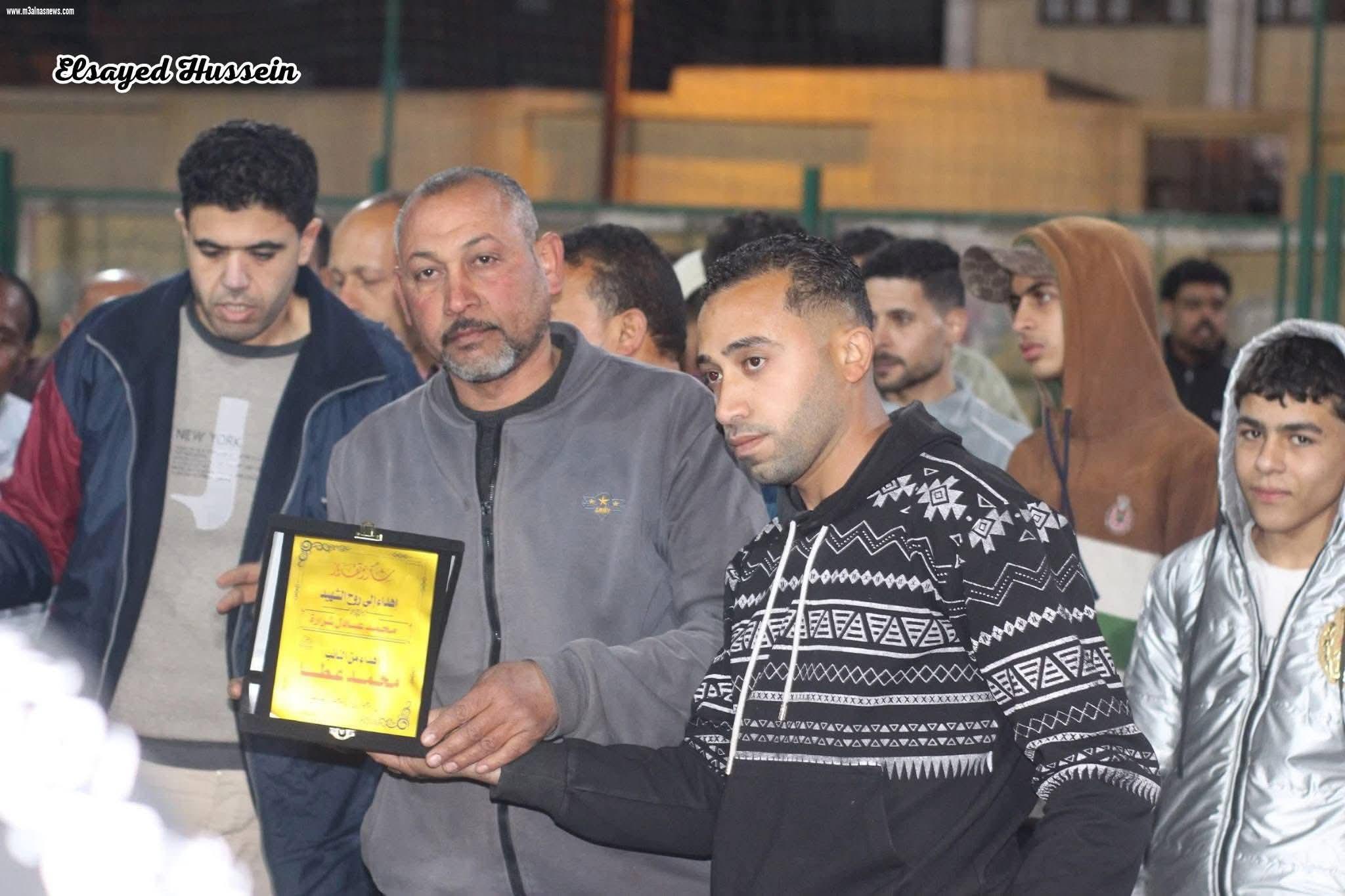 النائب محمد عطا يكرم أسر شباب