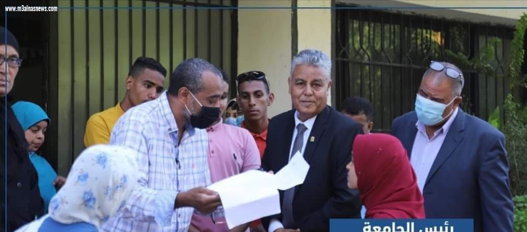 جولة تفقدية لرئيس جامعة جنوب الوادي بالمدينة الجامعية