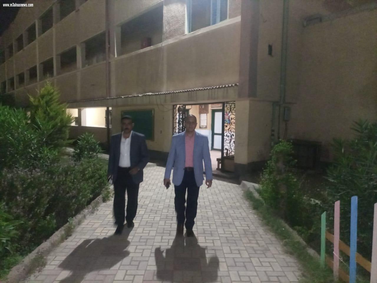 إحالة 9 عمال للتحقيق والإشادة بآخرين في جولة ليلية لوكيل تعليم كفر الشيخ على المدارس