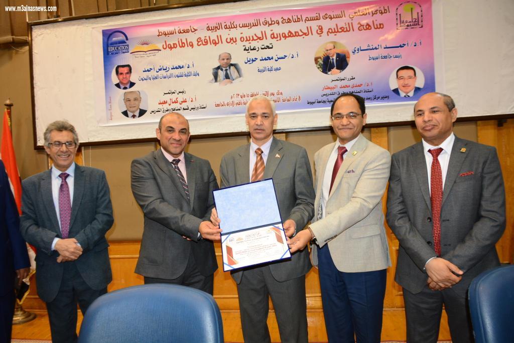   حوار أحمد الاسيوطي مع ا.د أحمد المنشاوي رئيس جامعه اسيوط