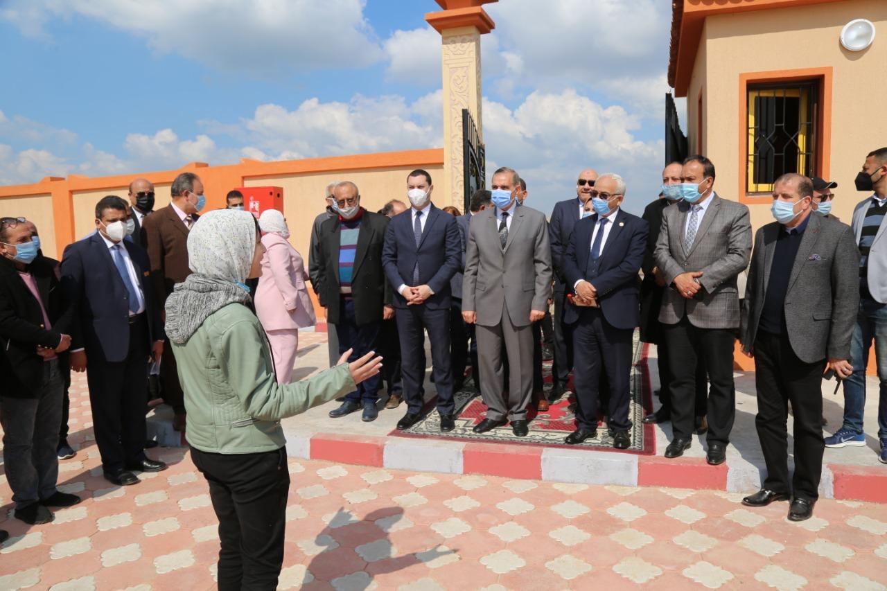 بالصور .. محافظ كفر الشيخ ونائب وزير التعليم يفتتحان المدرسة الدولية للغات 