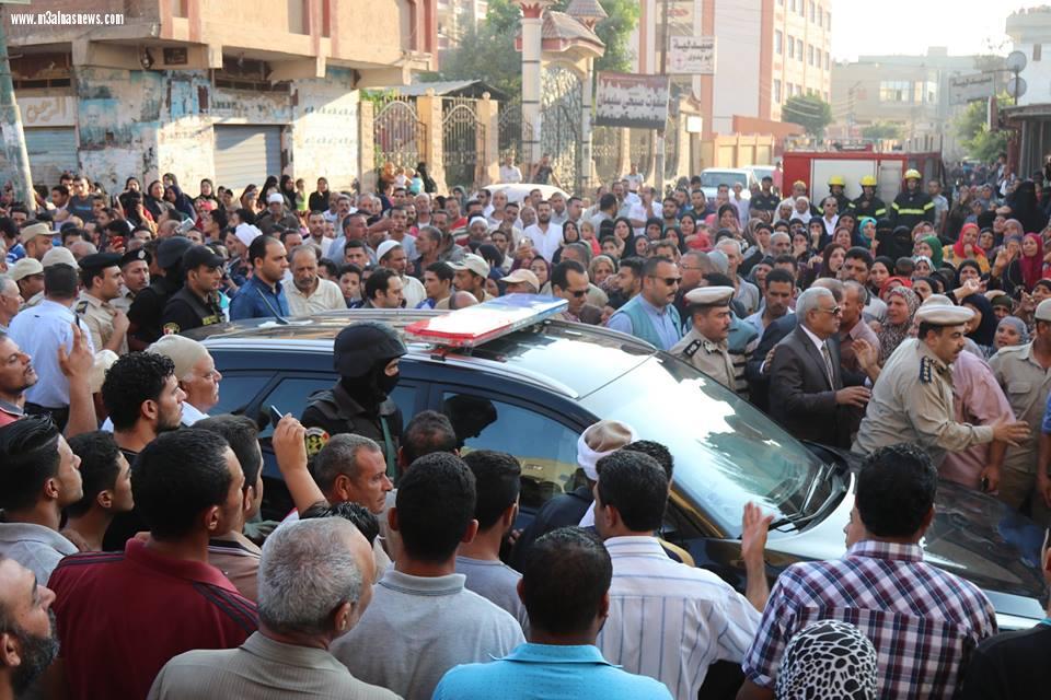 الآلاف من أهالى كفرالشيخ يشيعون جنازة الشهيد 