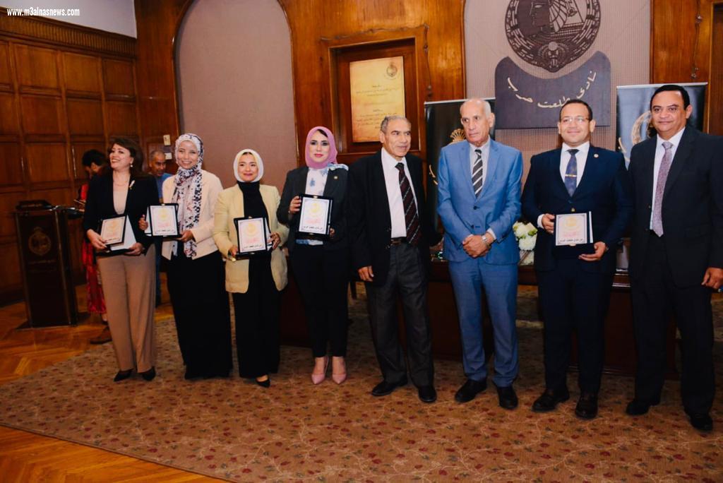 نادى طلعت حرب يناقش