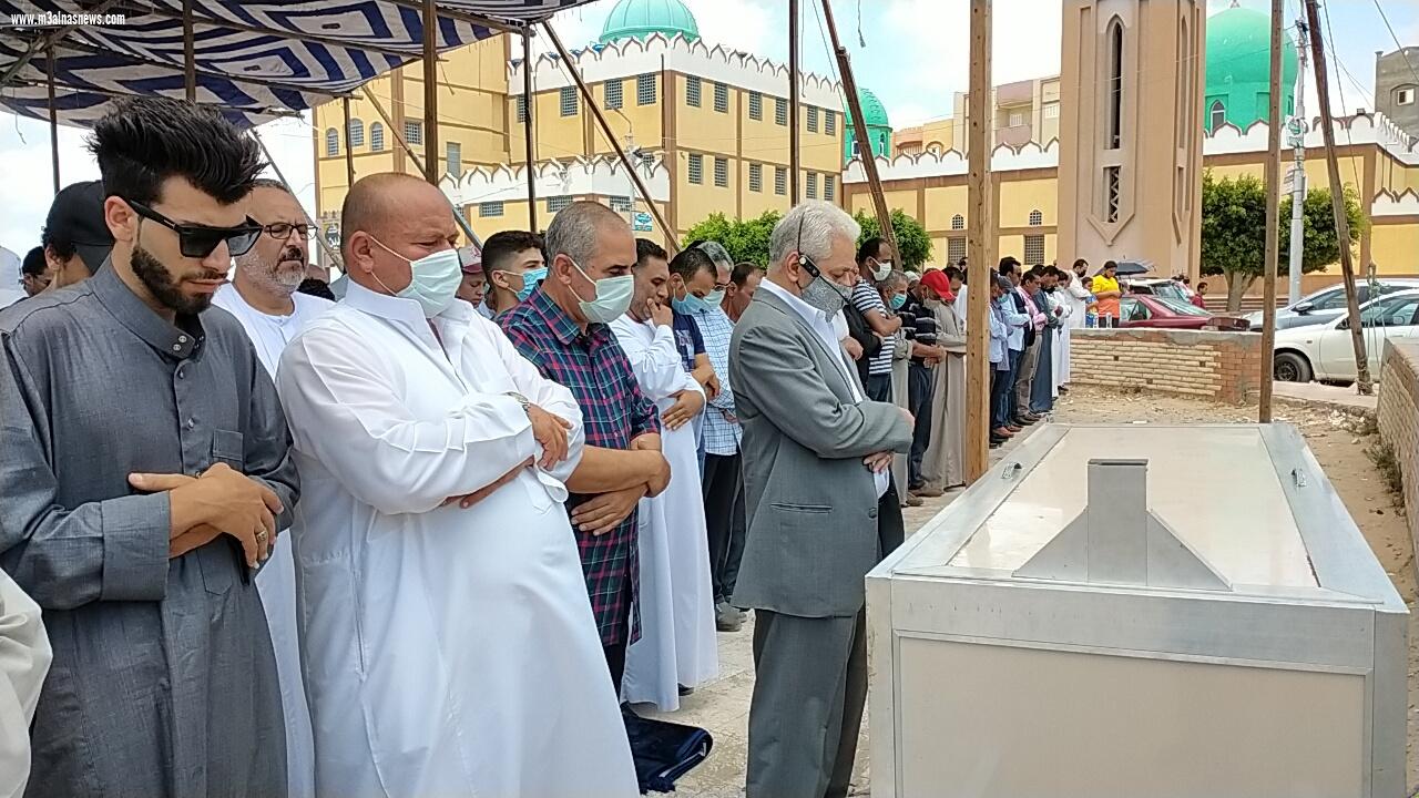 حمدين صباحى.. يؤدى صلاة الجنازة على شقيقته ببلطيم بحضور أبوعيطة