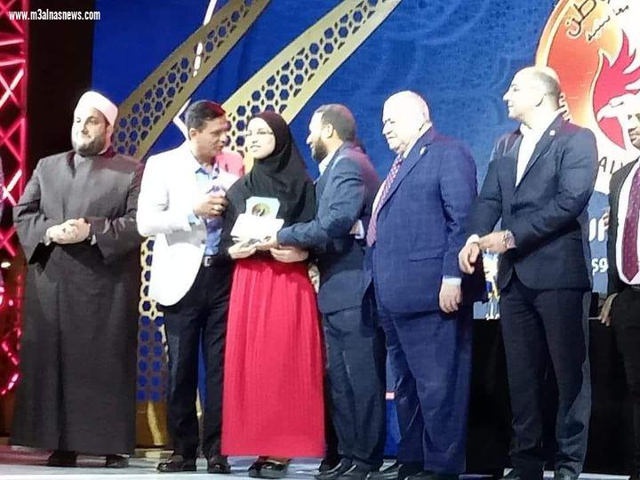 حماة الوطن يكرم إبنة أمانة الحزب بمركز المنزلة بالدقهلية فى احتفالية المولد النبوى لحفظها القرآن الكريم