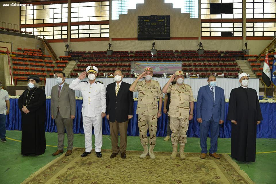 محافظ أسيوط يشارك قائد المنطقة الجنوبية العسكرية وجمعية المحاربين القدماء .. الاحتفال بتكريم أسر شهداء رجال القوات المسلحة والشرطة ومصابى العمليات العسكرية 