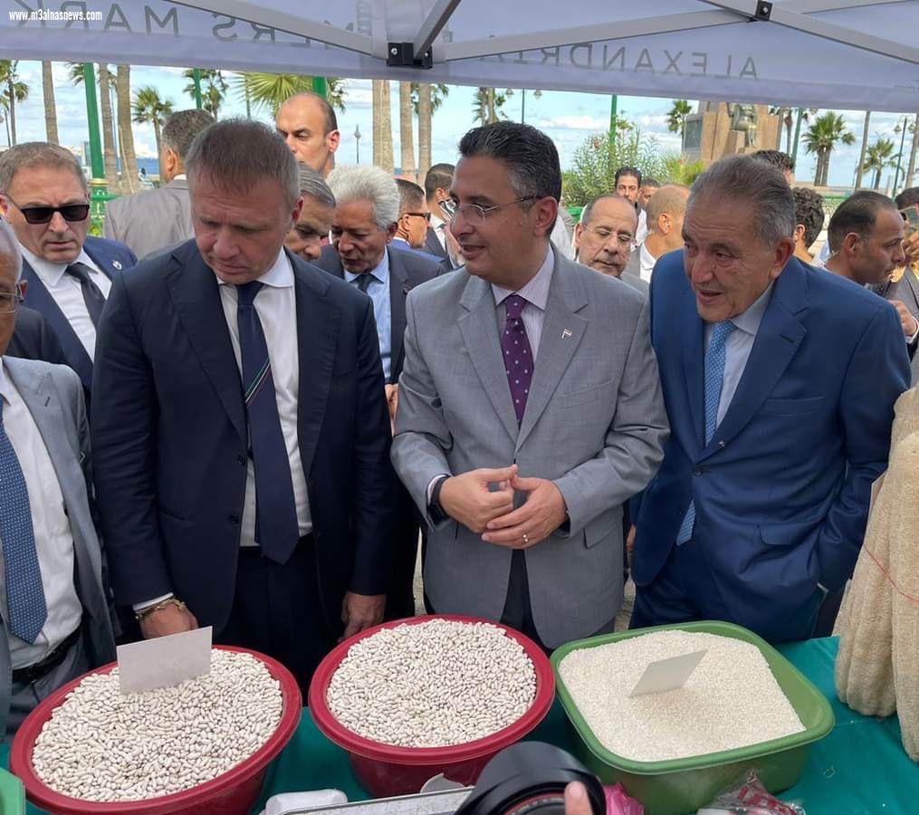 وزير التموين يفتتح مشروع سوق اليوم الواحد للمزارعين والمنتجات الغذائية بمحافظة الإسكندرية