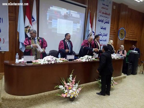 بالصور | جامعة كفرالشيخ تكرم المتميزين من أعضاء هيئة التدريس والإداريين والطلاب