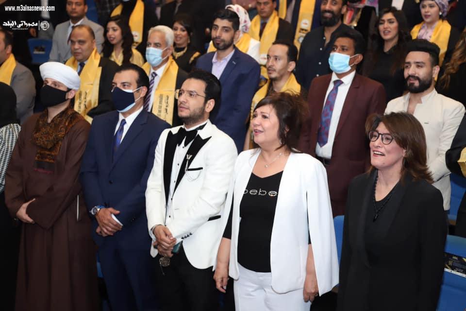 مهرجان هرم الابداع يكرم رئيس القسم الاقتصادى لجريدة مع الناس نيوز 
