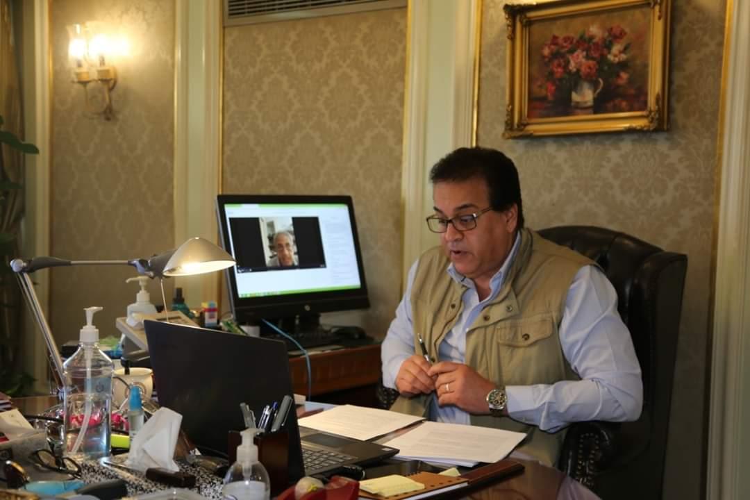 وزير التعليم العالى يعقد اجتماعا مع عدد من ممثلي البنك الدولي عبر الفيديو كونفرانس 