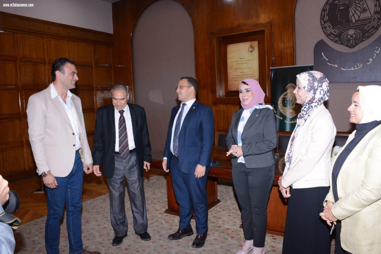 نادى طلعت حرب يناقش