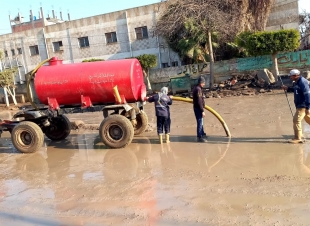 رفع مياه الأمطار بمدن وقرى كفر الشيخ واستمرار أعمال النظافة ورفع كفاءة الانارة