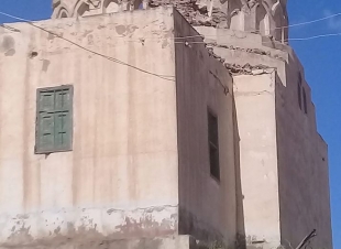 ضريح تاج الدين بسخا .. يهدد أرواح المارة