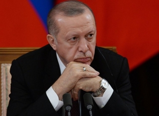 تركيا .. عزل لاعبو نادى جالطا سراى بعد لقائهم مع صديق اردوغان