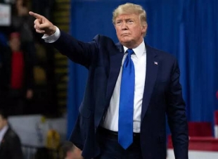 أمريكا بين تحقيق الديمقراطية  والعنف الذي يُعززهُ  ترامب