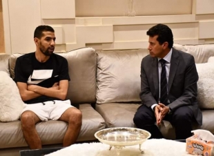 وزير الشباب والرياضة يزور 