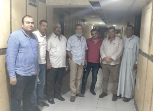 وكيل وزارة الطب البيطرى  بكفرالشيخ ونقيب البيطريين يطمئنان على صحة طبيب بيطرى أصيب في حادث تصادم