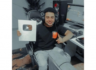 مصمم الجرافيك يوسف محمد حسين عبد العليم