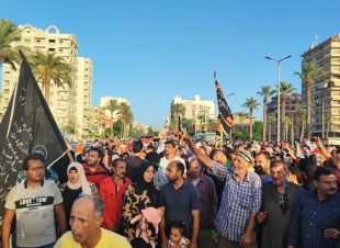 احتفالا بالمولد النبوى الشريف ... محافظ بورسعيد يستقبل موكب الطرق الصوفية