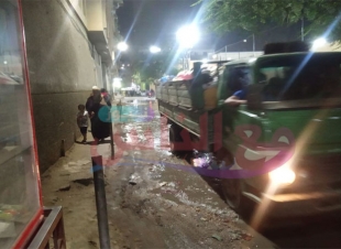 مياه الصرف الصحى تغرق إحدى شوارع منطقة عزبة النخل
