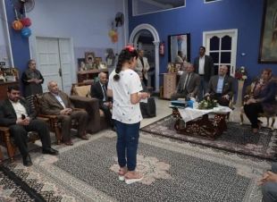 محافظ بني سويف يشارك الأطفال فرحتهم بعيد القيامة المجيد في زيارته لدار أيتام صديقات الكتاب المقدس